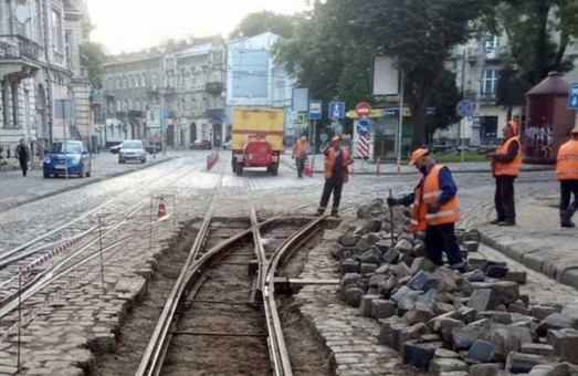У Львові ремонтують трамвайні колії на площі Івана Франка