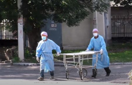 В лікарнях Львівщини із приводу COVID-19 лікується майже 1350 осіб