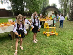 У Яворові на Львівщині вчора стартував фестиваль яворівської забавки та пирога (ФОТО)