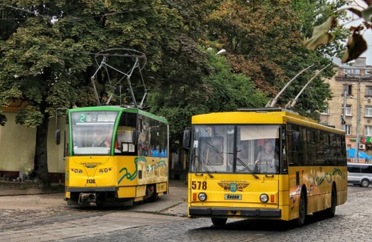 У Львові громадський транспорт працює в режимі спецперевезень, та всі пільги на проїзд діють