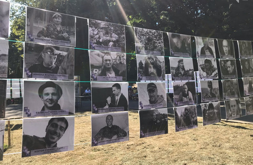 22 серпня в Парку Культури розмістили фото полеглих воїнів АТО та презентували книгу спогадів їхніх родин