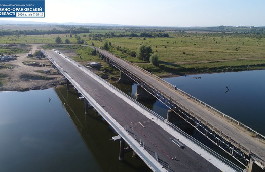 У Калуському районі на Прикарпатті завершують будівництво нового автомобільного мосту через Дністер