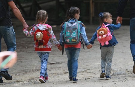 У Львові діти із соціально-незахищених сімей отримають канцелярію до школи