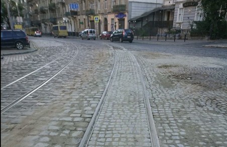 На площі Івана Франка у Львові замінили 16 метрів трамвайних колій у кривій