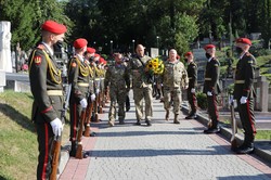 У Львові на Личаківському цвинтарі вшанували пам’ять захисників України (ФОТО)