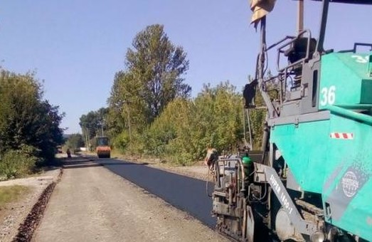 На Львівщині ремонтують автодорогу між Волею Гомулецькою та Малими Підлісками