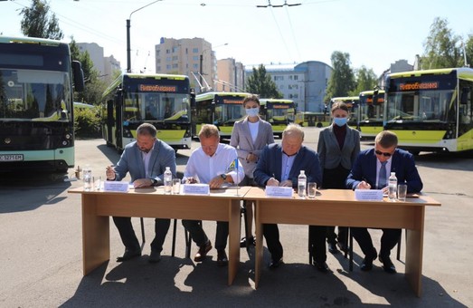 У Садового обіцяють закупити 250 електробусів Львова протягом 3 років