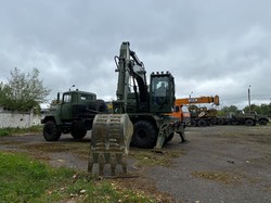 Дрогобицький завод автокранів освоїв спецтехніку для військовиків за стандартами НАТО  (ФОТО)