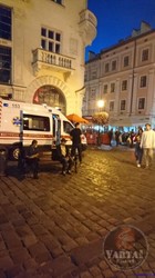 У самому центрі Львова, на площі Ринок помер чоловік
