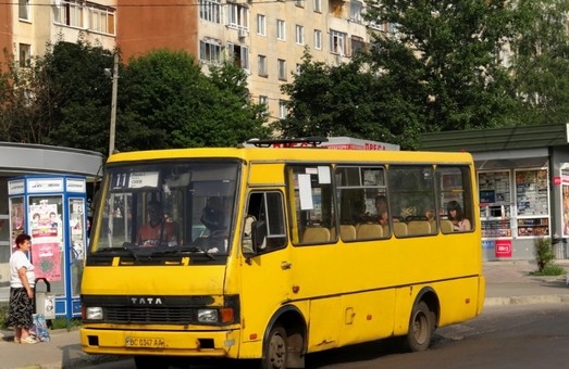 Садовий дав доручення збільшити кількість автобусів, які курсують у львівський мікрорайон «Рясне»