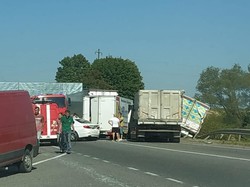 Через аварію за участю вантажівок зупинився рух на об’їзній дорозі Львова