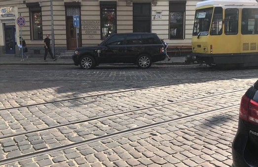 У «годину пік» у Львові зупинилися трамваї