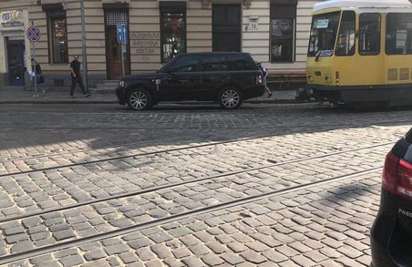 У «годину пік» у Львові зупинилися трамваї