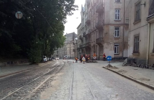 На вулиці Вітовського у Львові замінили 36 метрів аварійних колій
