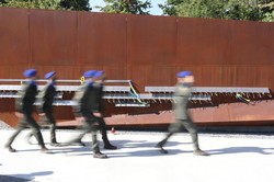 У Львові військові Національної гвардії підняли державний прапор на Меморіалі Небесної Сотні