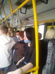 У Львові у комунальних автобусах порушують карантинні обмеження