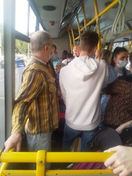 У Львові у комунальних автобусах порушують карантинні обмеження