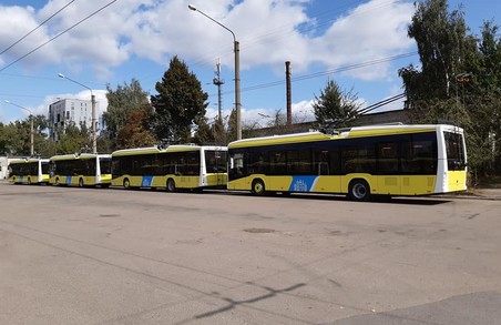 Сплутали вересень і березень: у тролейбусне депо Львова нарешті прибули усі нові тролейбуси «Електрон»