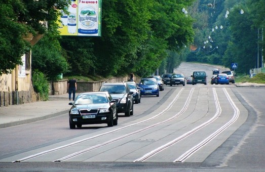 У Львові думають, як зменшити кількість аварій на вулиці Василя Стуса