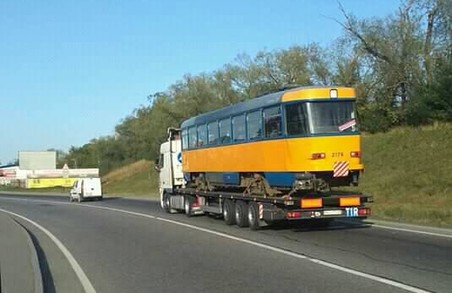 Через Львівщину на схід везуть синьо-жовті трамваї