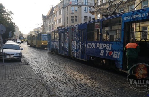 У Львові у «годину пік» призупинився рух трамваїв трьох маршрутів