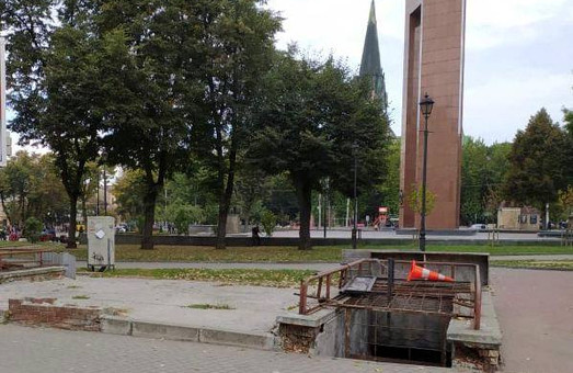 У Львові горіла закинута вбиральня біля пам’ятника Степану Бандері