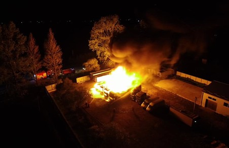 На Прикарпатті учора ввечері згоріло чотири туристичних автобуси
