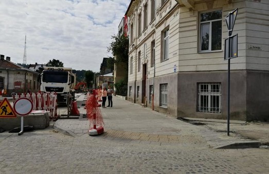 У Львові для руху транспорту перерили перехрестя вулиц Замарстинівської і Сріблистої