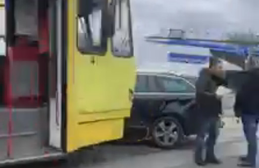 У Львові зупинився трамвай на Сихів