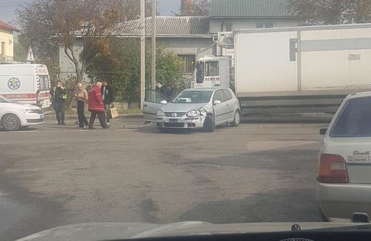 У Львові через ДТП призупинився рух на вулиці Зеленій