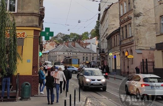 У Львові ДТП на площі Старий Ринок призупинило рух трамваїв