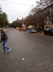 У Львові на площі Кропивницького «Львівелектротранс» замінюватиме аварійні колії