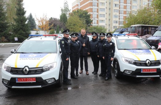 Мерія Львова подарувала 5 автомобілів Патрульній поліції