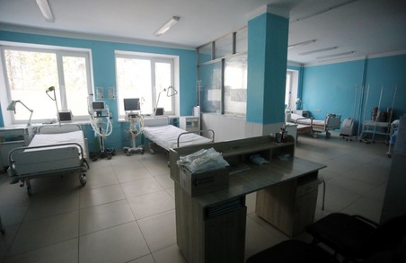 Садовий обіцяє збільшити кількість «ковідних» ліжок в комунальних лікарнях Львова