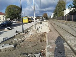 У Львові нарешті демонтували завищену посадкову платформу, яка заваджала нормальному руху трамваїв