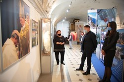 У Львові відкрили виставку присвячену 100-річчю із дня народження Папи Римського Івана-Павла ІІ