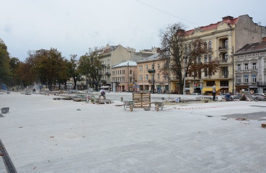 Садовий обіцяє, що фонтан перед Львівською оперою запустять у найближчі дні
