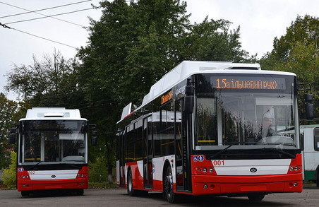 Сьогодні у Луцьку на маршрути № 15 і 15а виходять два новесеньких тролейбуси «Богдан»