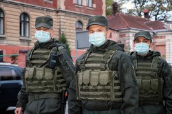 У Дрогобичі на Львівщині бійці Нацгвардії приступили до охорони громадського порядку