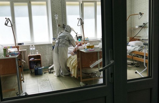 У лікарнях на Львівщині перебуває уже майже 1650 «ковідних» пацієнтів