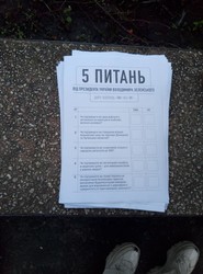 Львів’яни ігнорують Зе-опитування біля виборчих дільниць