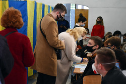 Як львів'яни голосували на виборах (ФОТО)