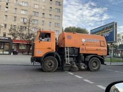 У Львові показали, як дезінфікують зупинки громадського транспорту