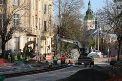 На вулиці Шевченка у Львові уже почали монтувати  трамвайну колію