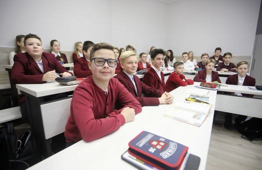 Попри різке зростання кількості випадків COVID-19 у Львові, Андрій Садовий виступає за очне навчання у школах