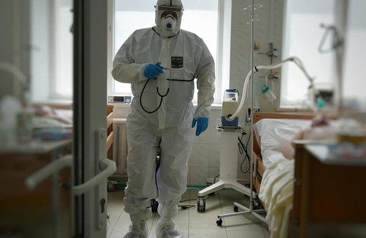 У лікарнях Львівщини 2 листопада перебуває 2010 «ковідних» пацієнтів