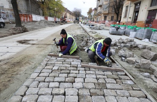 При реконструкції вулиці Шевченка у Львові неякісно укладають бруківку