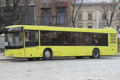 У деяких львівських автобусах тепер можна розрахуватися безконтактно