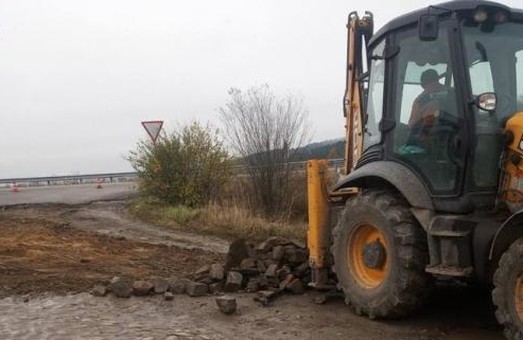 На Львівщині ремонтують автодорогу від Борині до Мохнатого