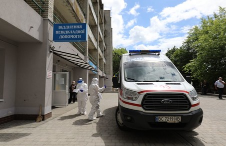 На Львівщині учора із симптомами COVID-19 до медиків звернулося майже 2200 пацієнтів